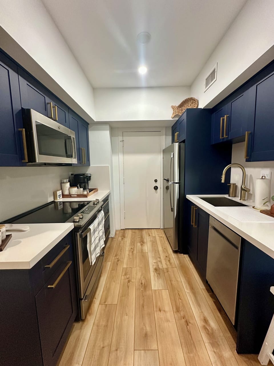 Fully equipped and newly remodeled kitchen
