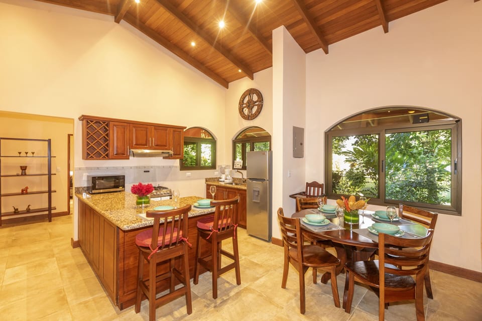 Kitchen dining area