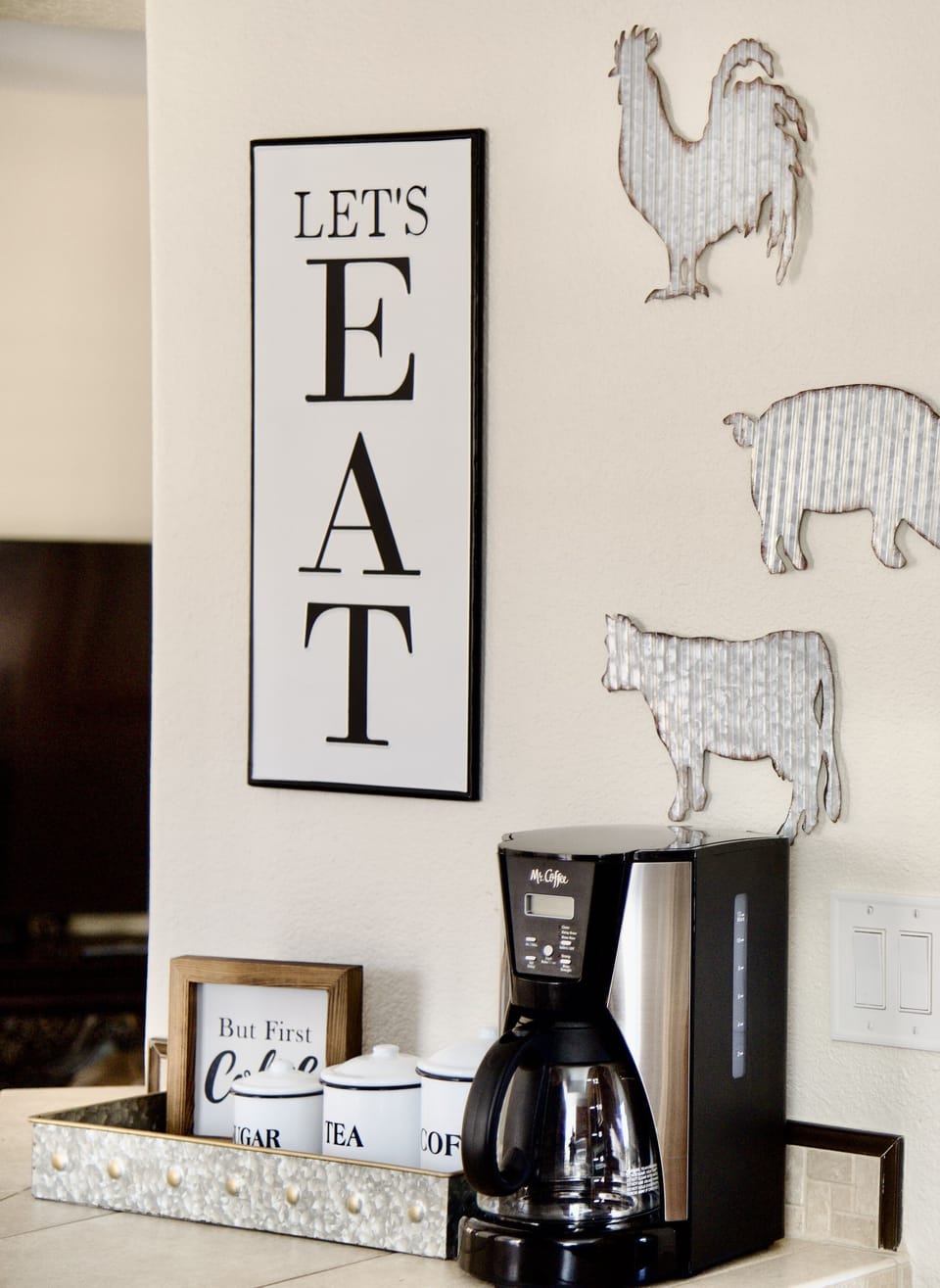Let's head into the kitchen. 