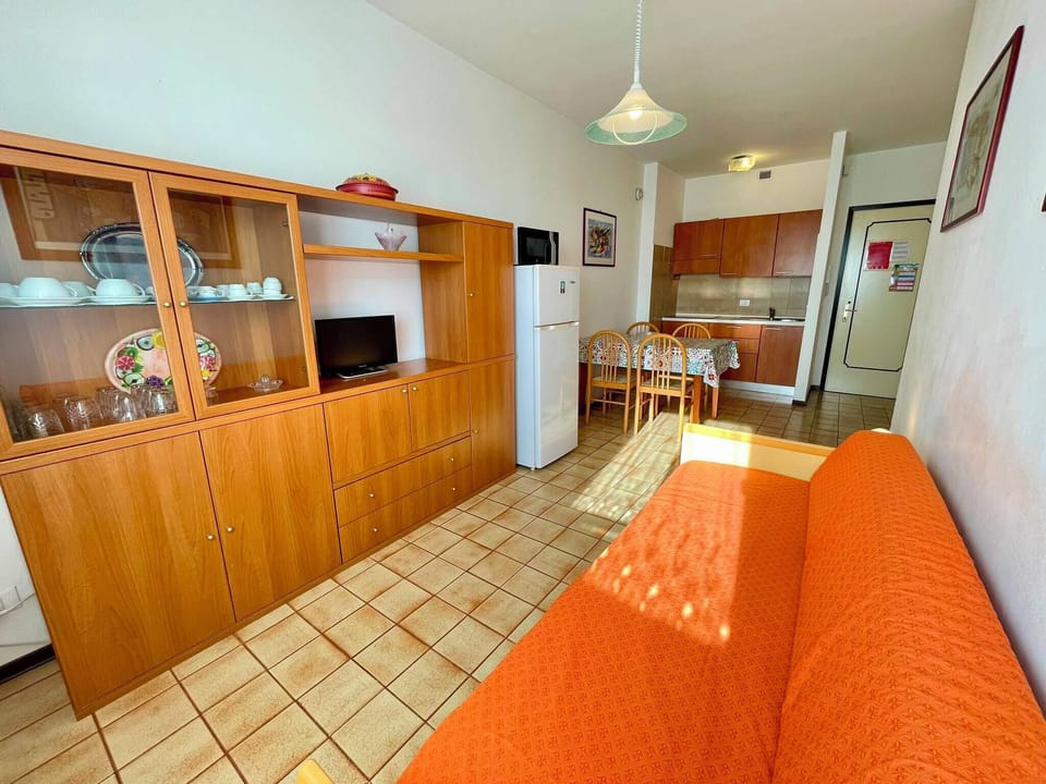Apartment, 1 Bedroom, Balcony, City View | Living room