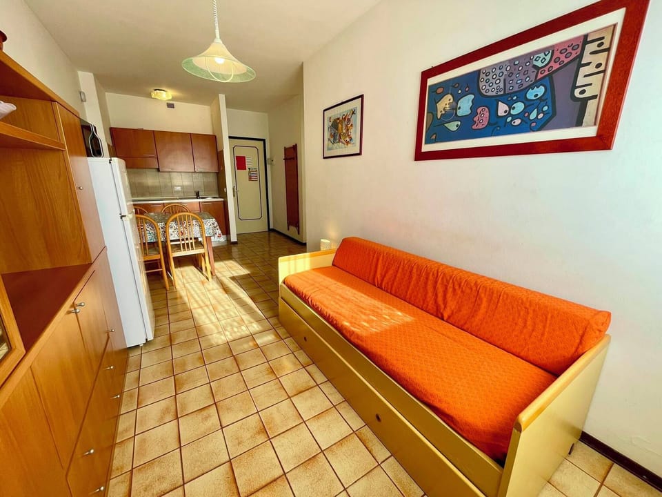 Apartment, 1 Bedroom, Balcony, City View | Living room