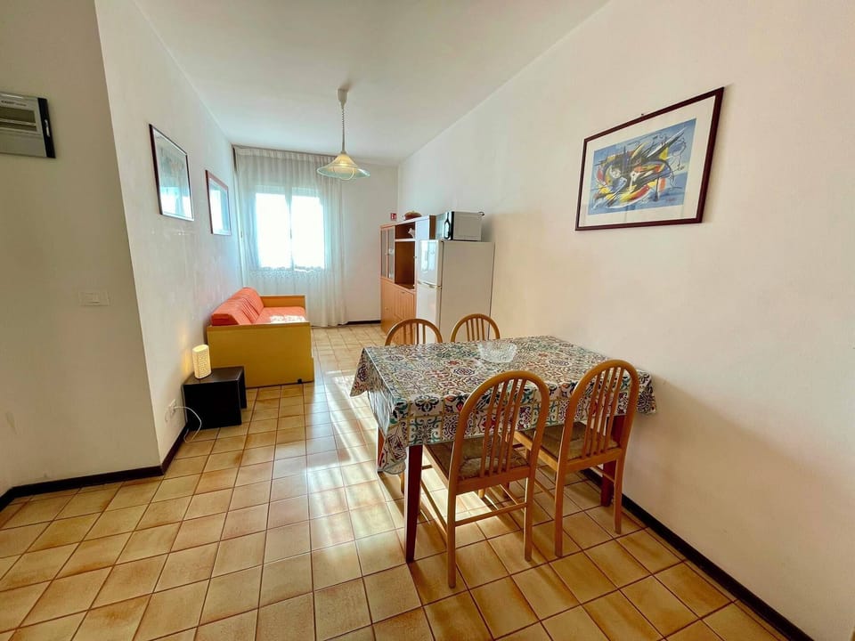 Apartment, 1 Bedroom, Balcony, City View | Dining room