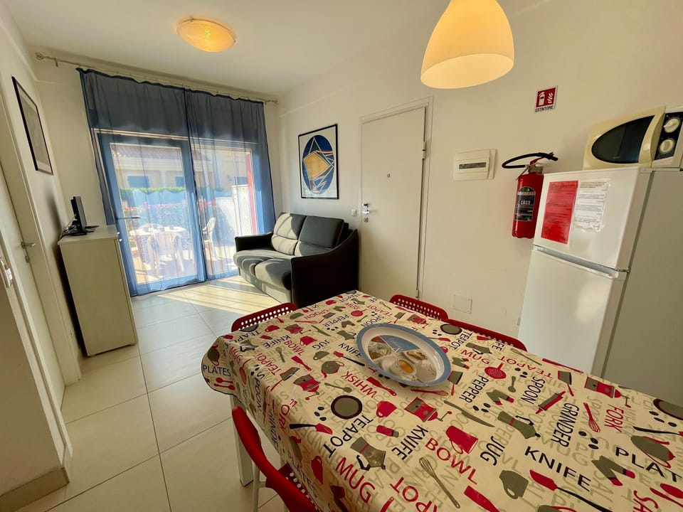 Apartment, 2 Bedrooms, Patio, Garden View | Interior