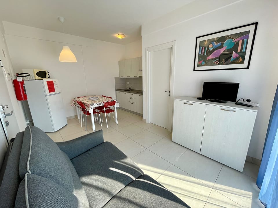 Apartment, 2 Bedrooms, Patio, Garden View | Room amenity