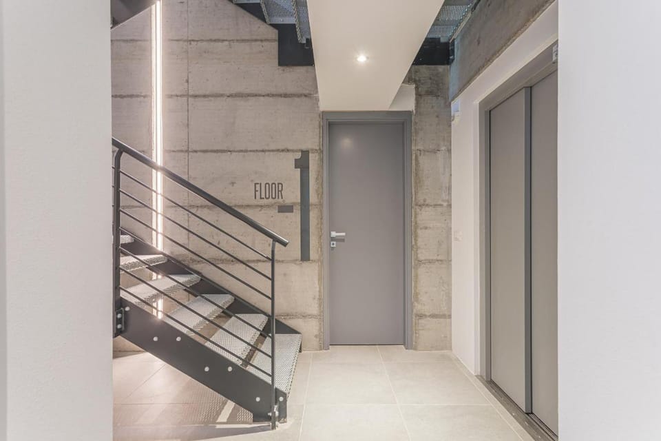 Room, 1 Bedroom, Balcony, Garden View | Property entrance