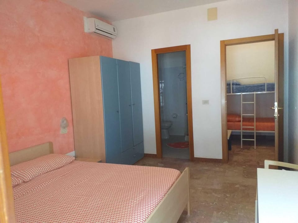 Room, 1 Bedroom, Accessible, Smoking | Bathroom | Hair dryer