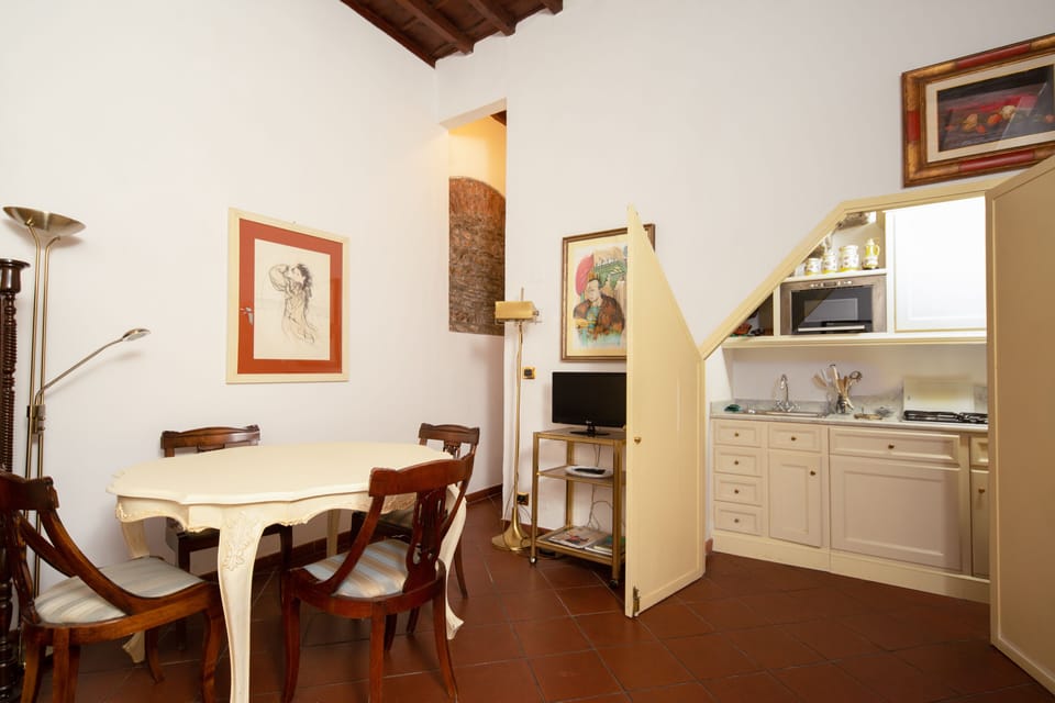 Classic Apartment | Private kitchenette | Fridge, microwave, stovetop, coffee grinder