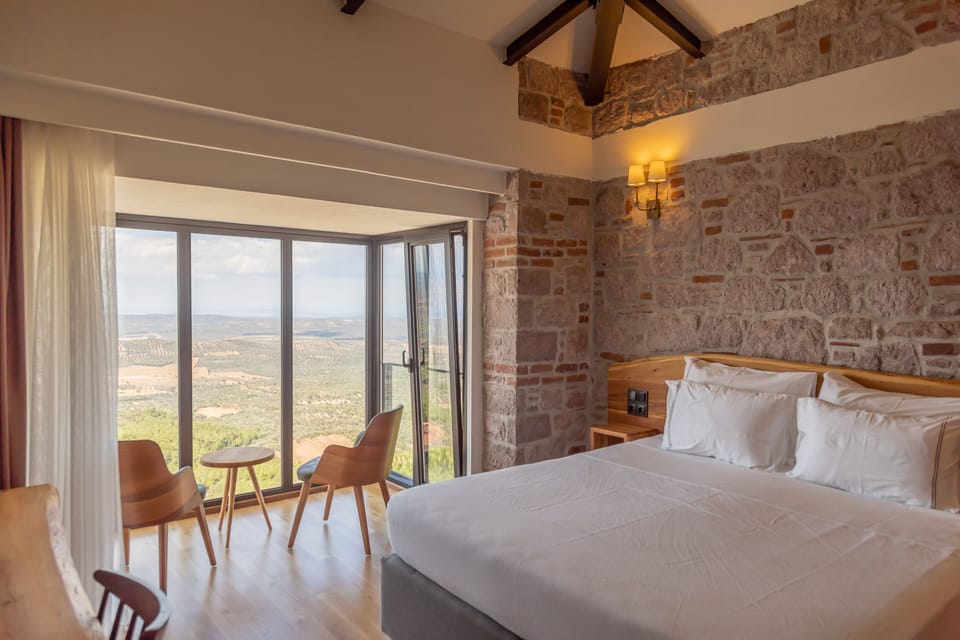 Deluxe Room With Panoramic View | Premium bedding, down comforters, minibar, in-room safe