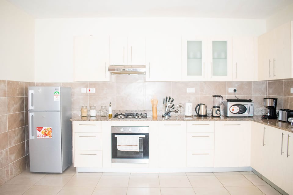 Deluxe Apartment | Desk, laptop workspace, soundproofing, iron/ironing board