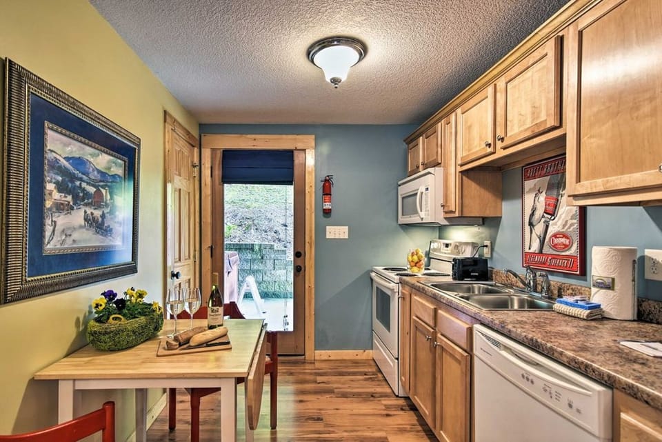 The kitchen has everything you need!