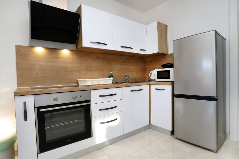 Apartment | Private kitchen | Fridge, microwave, oven, stovetop