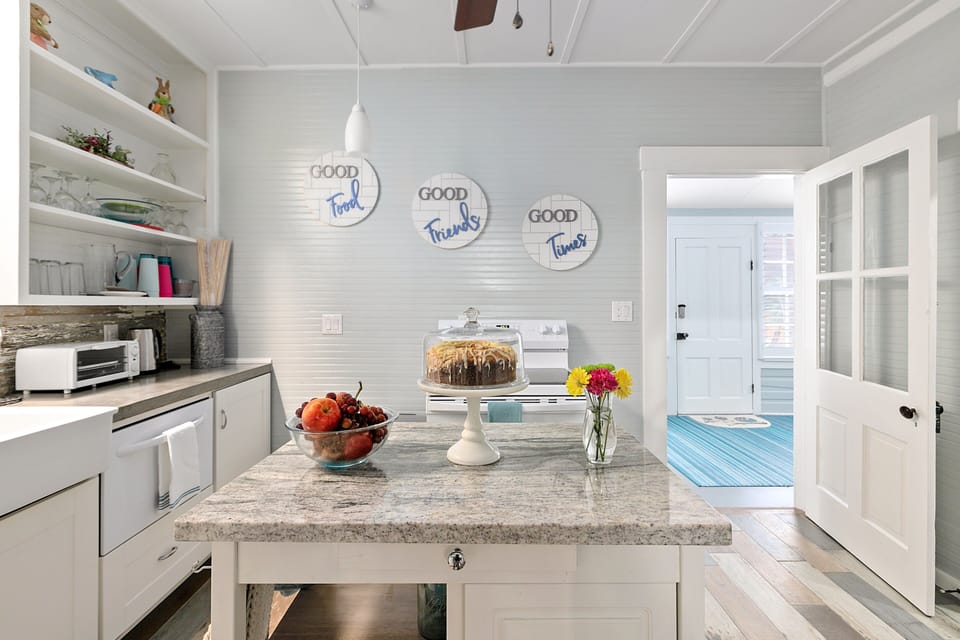 House, 2 Bedrooms | Private kitchen | Fridge, microwave, oven, stovetop