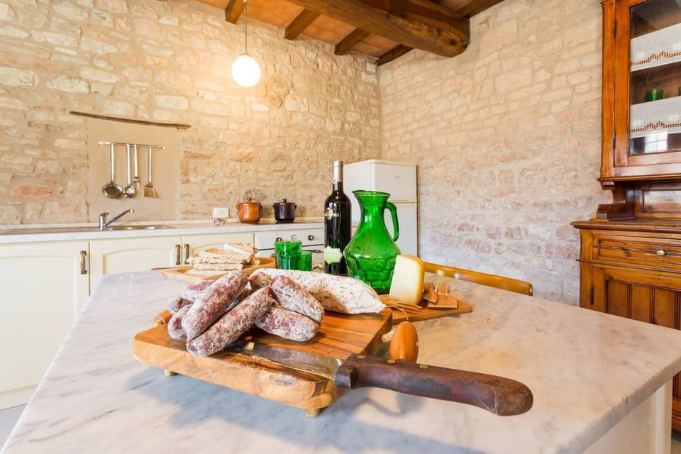 Il bellissimo tavolo vi aspetta per una merenda umbra!!