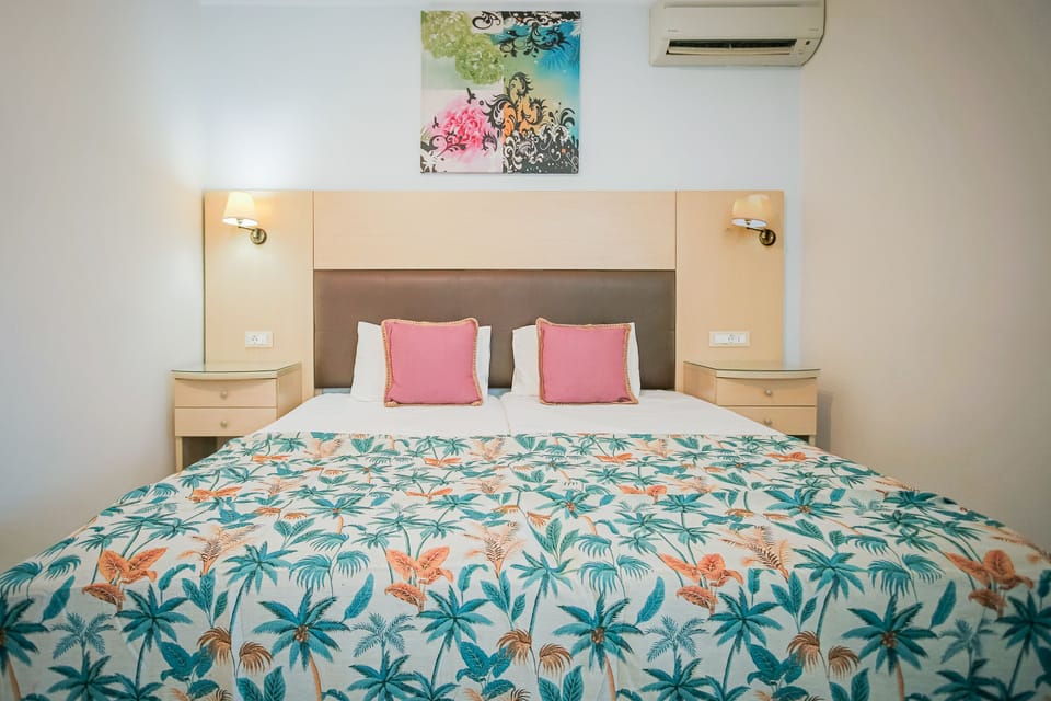 Standard Double or Twin Room | In-room safe, WiFi (free), bed sheets