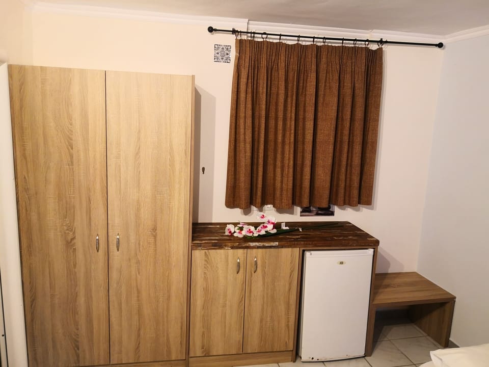 Comfort Quadruple Room | In-room safe, WiFi (free), bed sheets
