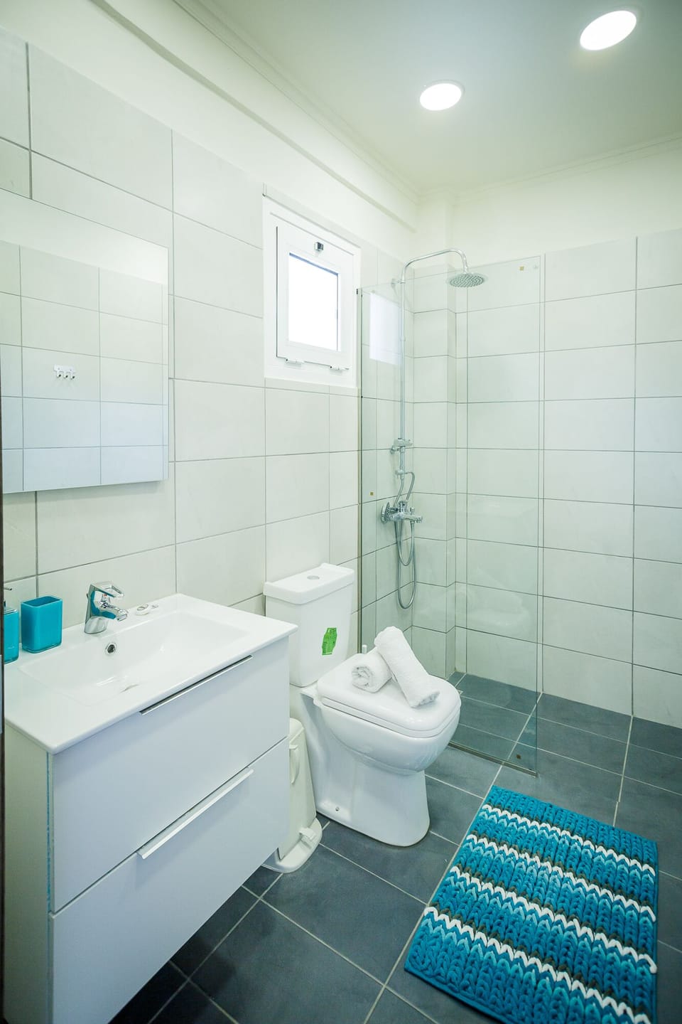 Standard Double or Twin Room | Bathroom | Shower, towels