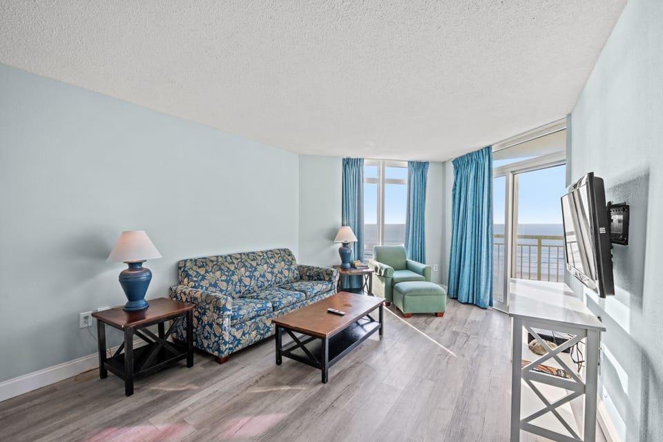 The ocean front living is so calm and relaxing!