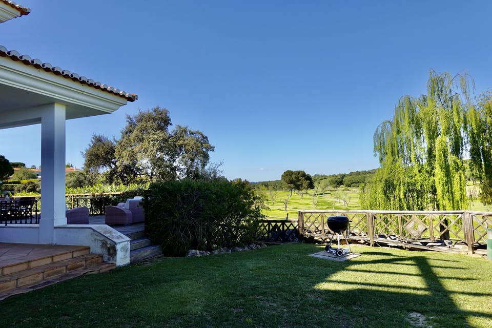 Jardim com vistas para o Golfe Pinheiros Alto