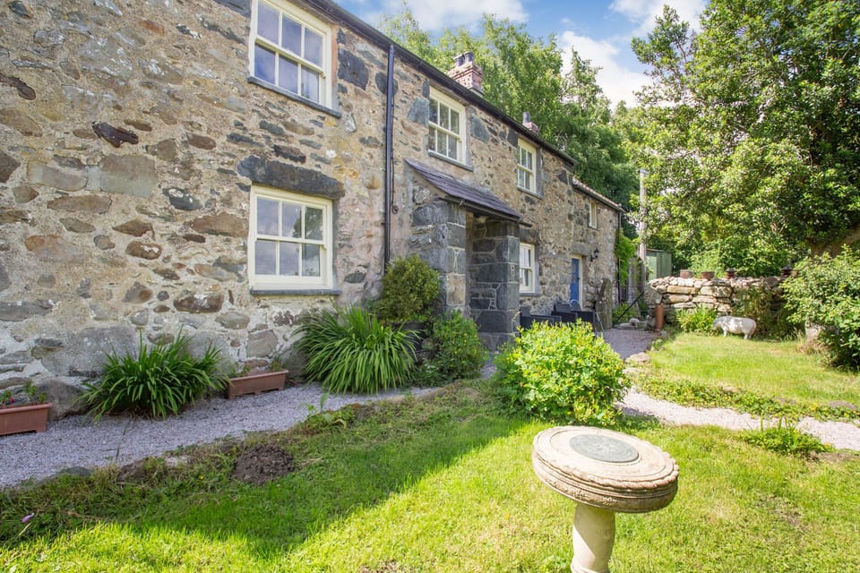 Cottage | Interior
