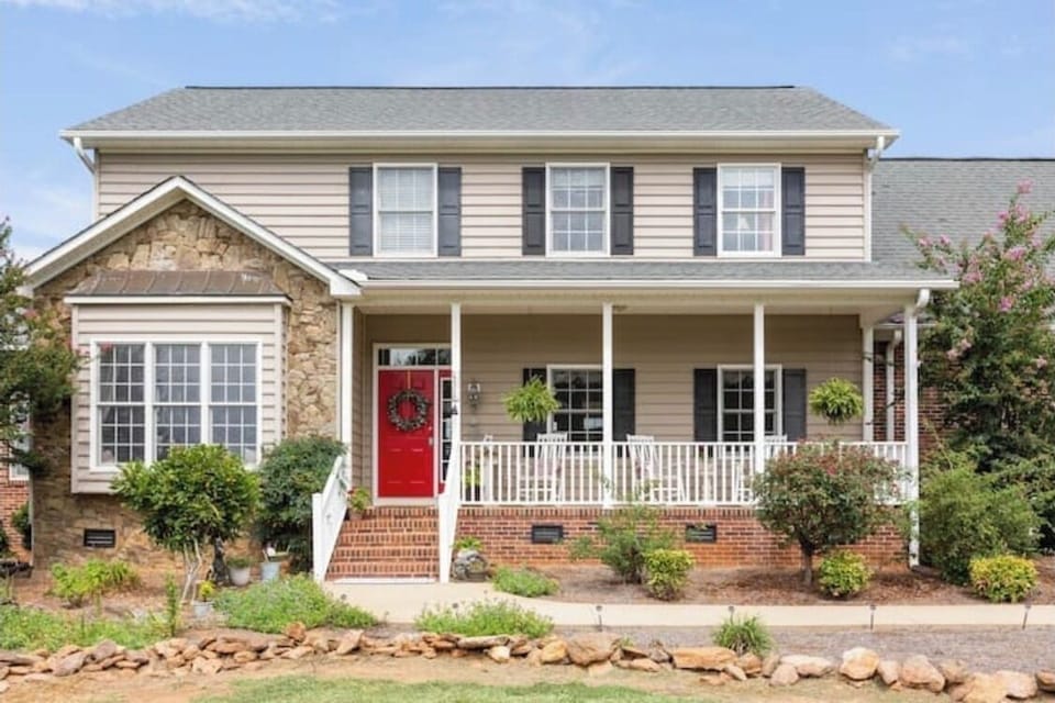 Holy Cow Farms. Large modern farm house with all the amenities you want 