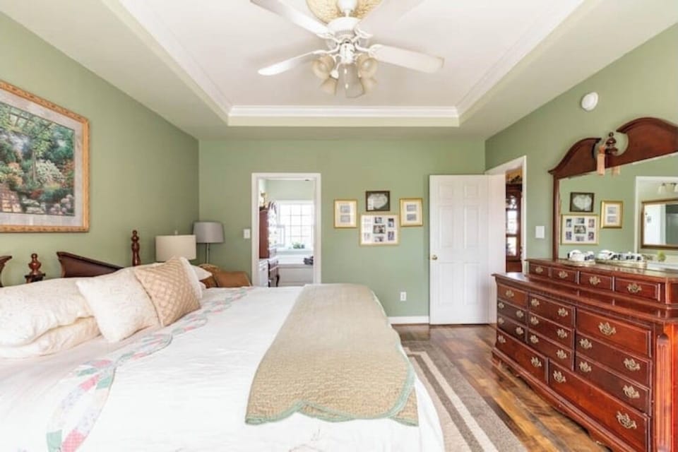 Master downstairs bedroom with 1 King Bed Sleeps 2. private full bathroom