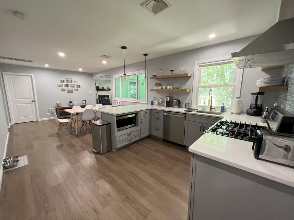 Full kitchen