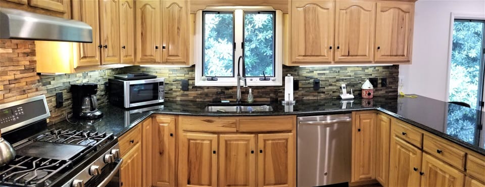 Gas stove with griddle. Dishwasher. Tasty well-water. Olive oil, herbs & spices.