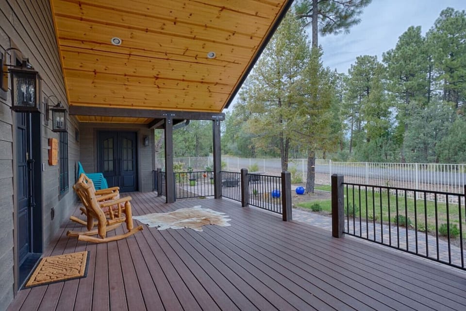 Have a seat on the spacious porch directly overlooking the Mogollon Rim