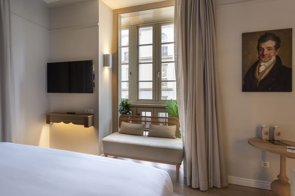Deluxe Double Room | Minibar, in-room safe, soundproofing, iron/ironing board