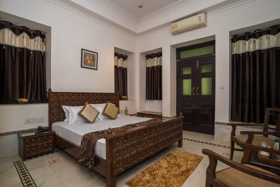 Classic Room | In-room safe, desk, iron/ironing board, free WiFi