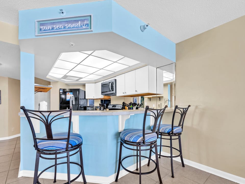 Eat-in bar seating