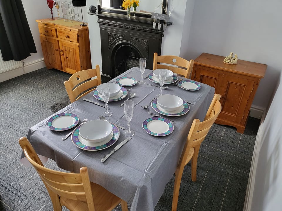 Cottage | Private kitchen | Fridge, dishwasher, electric kettle, toaster