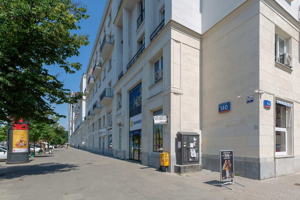 Enjoy easy access to the city's attractions from this well-located building. 