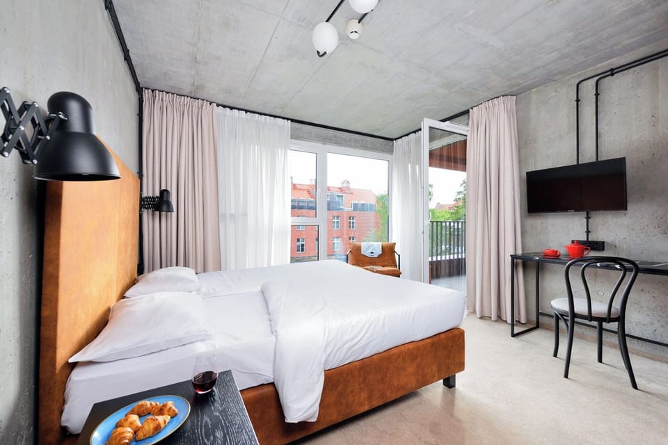 Standard Double or Twin Room (budynek Oficyna) | Desk, laptop workspace, WiFi (free), bed sheets