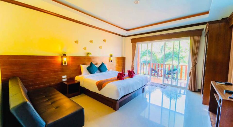 Deluxe Double Room, 1 Double Bed, Pool View | Individually decorated, individually furnished, desk, free WiFi