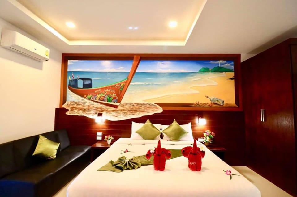 Deluxe Double Room, Garden View | Individually decorated, individually furnished, desk, free WiFi