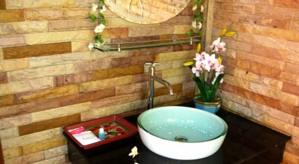 Bathroom sink