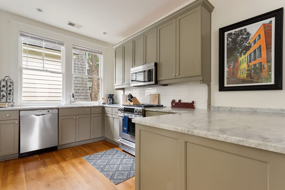 Downtown Luxury |Rutledge Avenue Inn (Suite C)