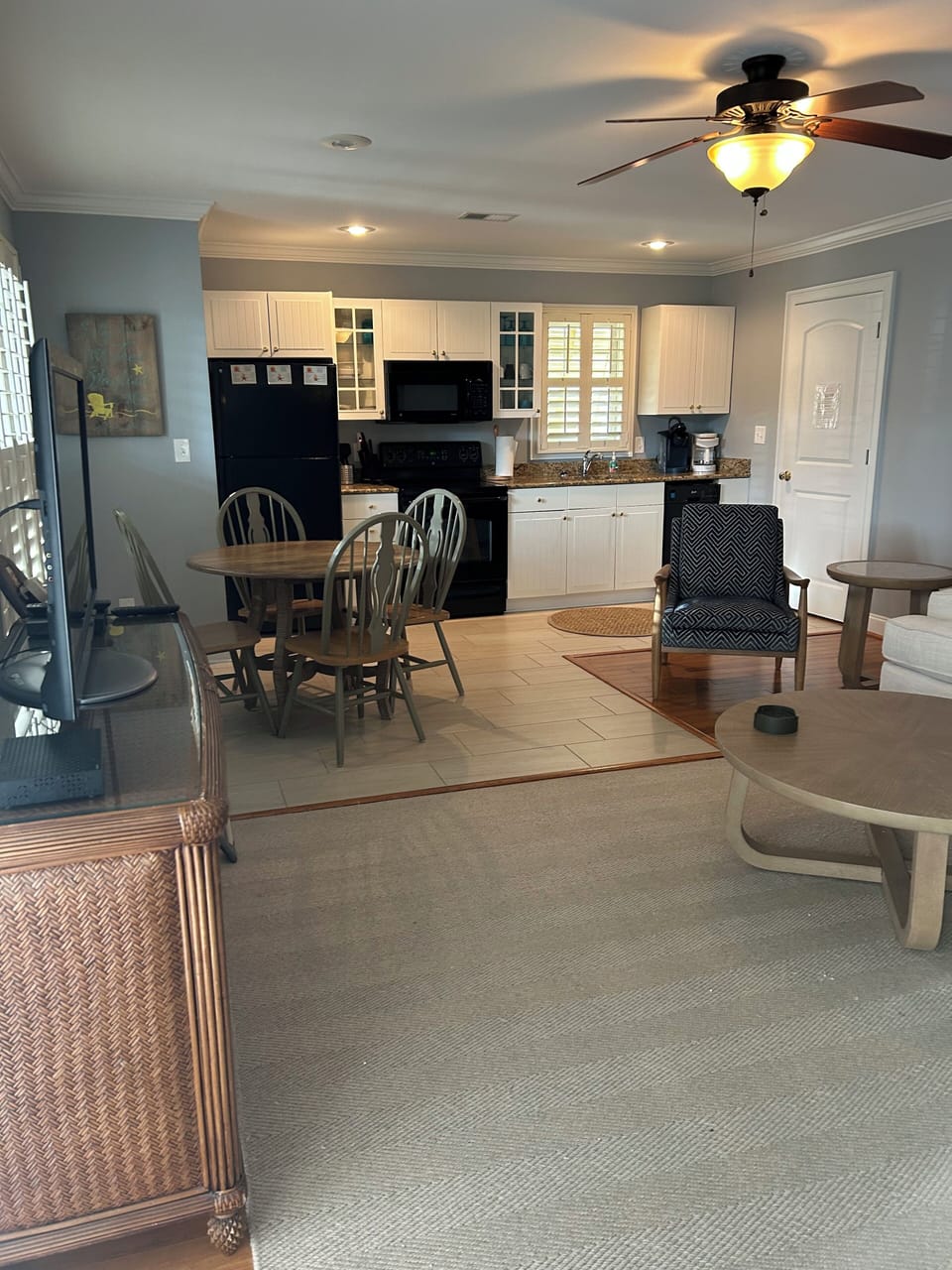 Lower level kitchen/dining area