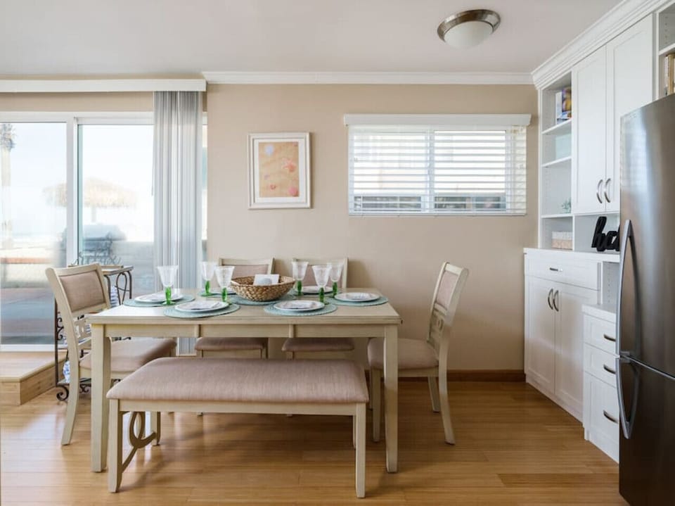 Family meals with an ocean view? Yes, please.