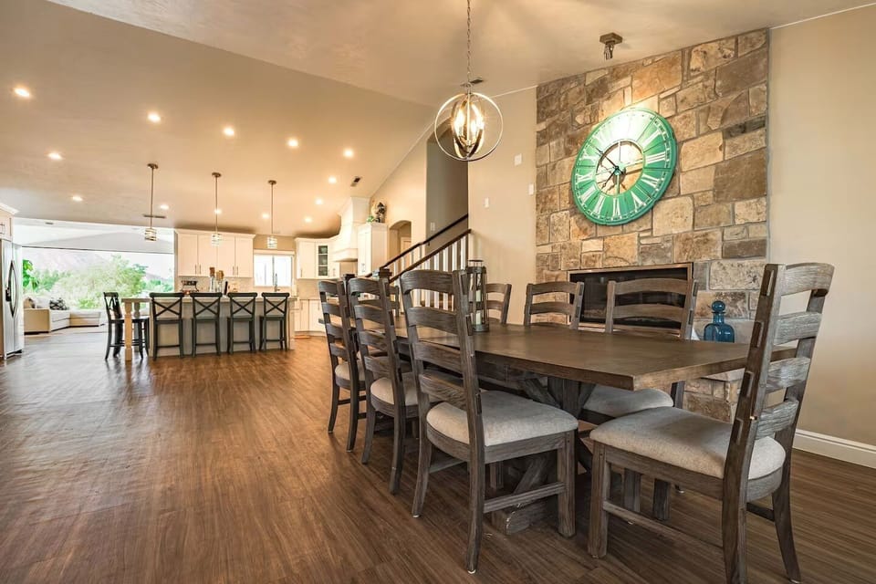 Open concept dining area (sits 12) ; a 2nd kitchen is located in the basement
