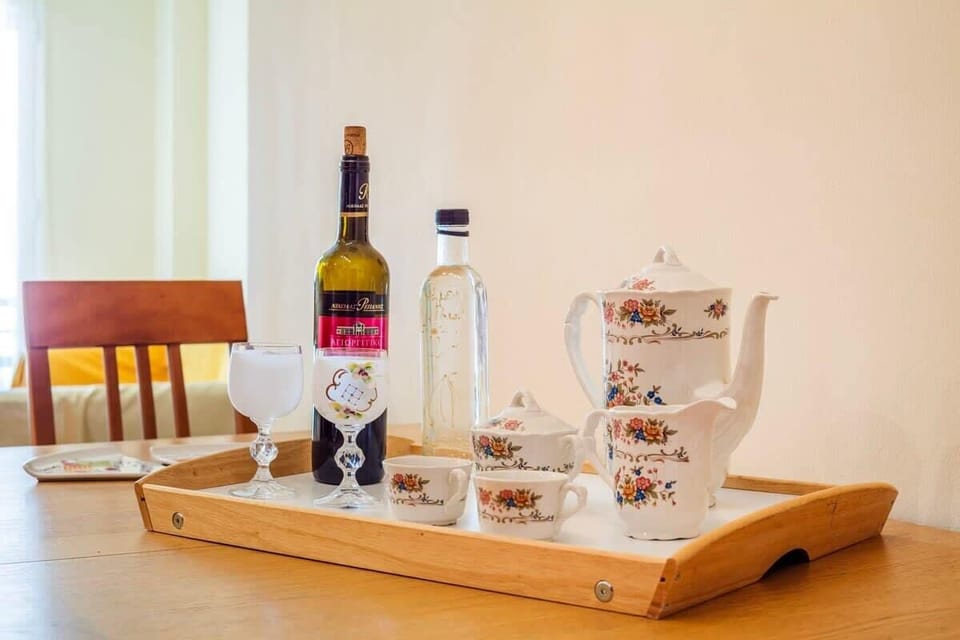 houghtfully arranged essentials including coffee station, kettle, and breakfast tray—perfect for a relaxed start to the day or evening snack prep.

