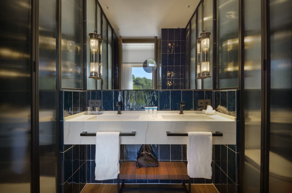 Suite (with garden) | In-room safe, desk, blackout drapes, soundproofing