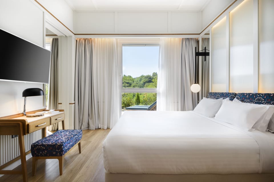 Suite (with garden) | In-room safe, desk, blackout drapes, soundproofing
