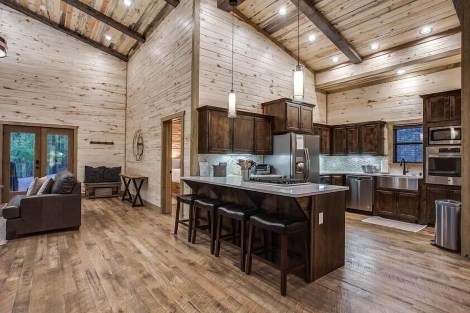 Rustic_Luxury_Cabins-Broken_Bow_Cabins-Rustic_Hollow-Kitchen_and_Living_Room