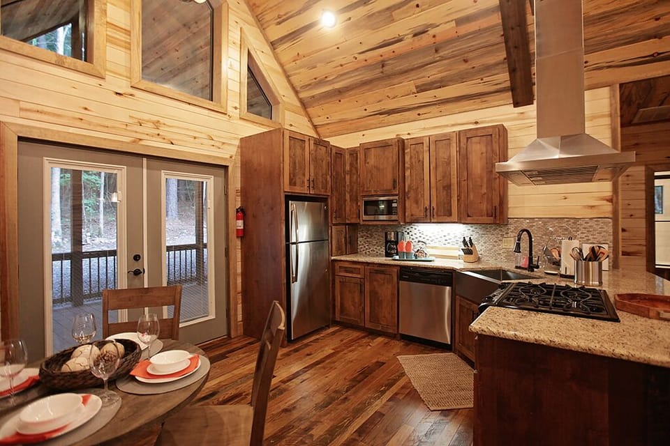 Rustic_Luxury_Cabins-Broken_Bow_Cabins-Rustic_Retreat-Kitchen-Kevins-Home-PC