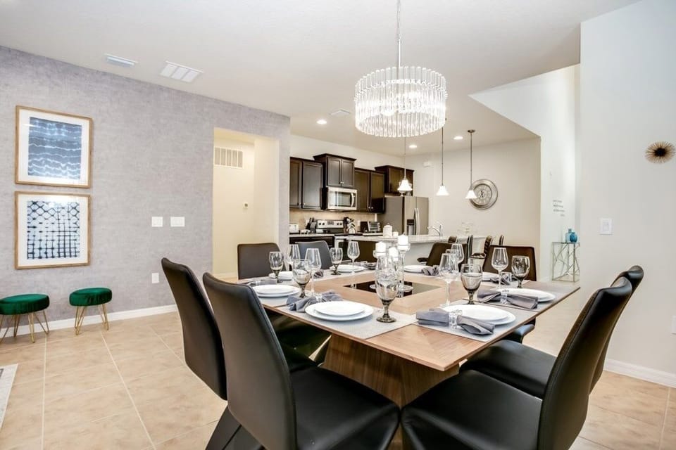 House, 6 Bedrooms | Private kitchen | Fridge, microwave, oven, dishwasher