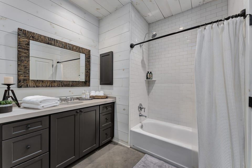Full downstairs bathroom!