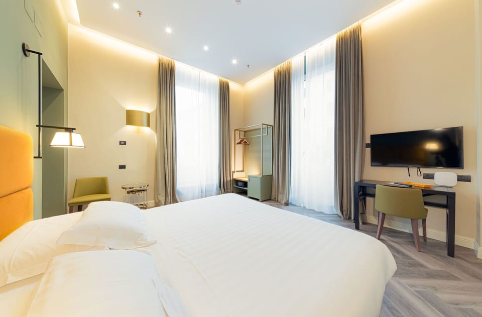 Luxury Quadruple Room | Minibar, in-room safe, desk, soundproofing
