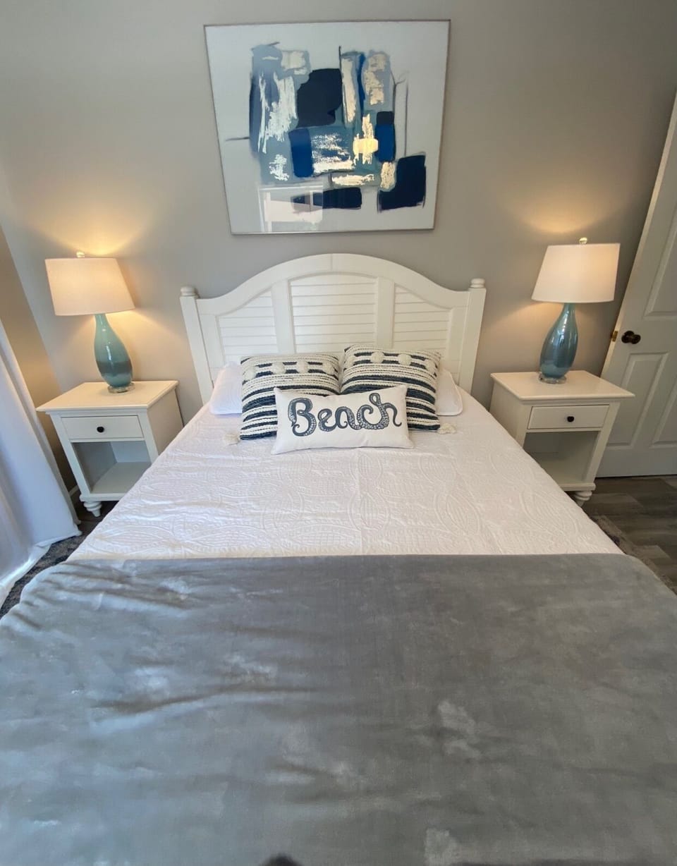 Queen bed in Master